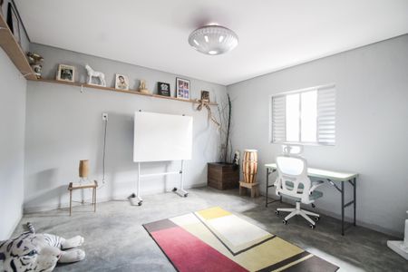 Casa à venda com 370m², 5 quartos e 1 vaga Casa à venda com 370m², 5 quartos e 1 vagaQuarto 4 - Edícula