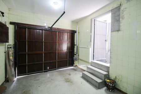 Casa à venda com 370m², 5 quartos e 1 vaga Casa à venda com 370m², 5 quartos e 1 vagaGaragem