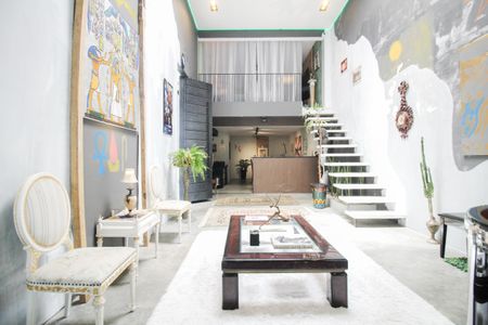 Casa à venda com 370m², 5 quartos e 1 vaga Casa à venda com 370m², 5 quartos e 1 vagaSala