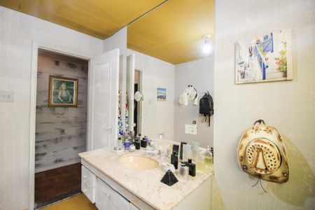 Casa à venda com 370m², 5 quartos e 1 vaga Casa à venda com 370m², 5 quartos e 1 vagaBanheiro Suite