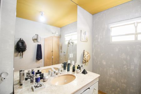 Casa à venda com 370m², 5 quartos e 1 vaga Casa à venda com 370m², 5 quartos e 1 vagaBanheiro Suite