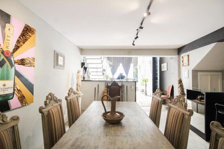 Casa à venda com 370m², 5 quartos e 1 vaga Casa à venda com 370m², 5 quartos e 1 vagaSala de Jantar