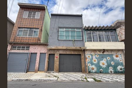 Casa à venda com 370m², 5 quartos e 1 vaga Casa à venda com 370m², 5 quartos e 1 vagaFachada