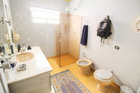 Casa à venda com 370m², 5 quartos e 1 vaga Casa à venda com 370m², 5 quartos e 1 vagaBanheiro Suite