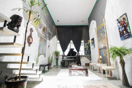 Casa à venda com 370m², 5 quartos e 1 vaga Casa à venda com 370m², 5 quartos e 1 vagaSala