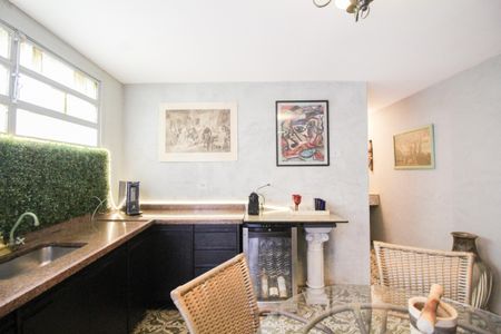 Casa à venda com 370m², 5 quartos e 1 vaga Casa à venda com 370m², 5 quartos e 1 vagaCozinha