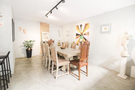 Casa à venda com 370m², 5 quartos e 1 vaga Casa à venda com 370m², 5 quartos e 1 vagaSala de Jantar