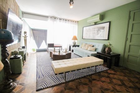 Casa à venda com 370m², 5 quartos e 1 vaga Casa à venda com 370m², 5 quartos e 1 vagaSala 2