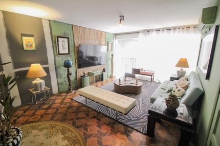 Casa à venda com 370m², 5 quartos e 1 vaga Casa à venda com 370m², 5 quartos e 1 vagaSala 2