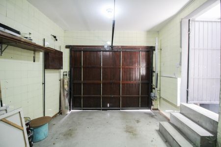 Casa à venda com 370m², 5 quartos e 1 vaga Casa à venda com 370m², 5 quartos e 1 vagaGaragem