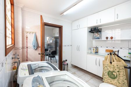 Casa à venda com 350m², 4 quartos e 4 vagas Casa à venda com 350m², 4 quartos e 4 vagasÁrea de Serviço