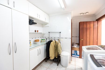 Casa à venda com 350m², 4 quartos e 4 vagas Casa à venda com 350m², 4 quartos e 4 vagasÁrea de Serviço