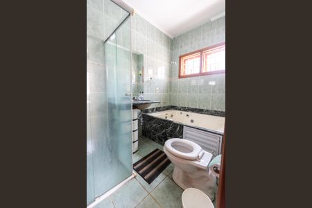 Casa à venda com 350m², 4 quartos e 4 vagas Casa à venda com 350m², 4 quartos e 4 vagasBanheiro da Suíte 2