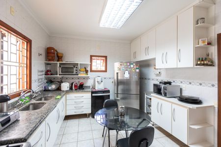 Casa à venda com 350m², 4 quartos e 4 vagas Casa à venda com 350m², 4 quartos e 4 vagasCozinha