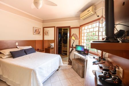 Casa à venda com 350m², 4 quartos e 4 vagas Casa à venda com 350m², 4 quartos e 4 vagasSuíte Master