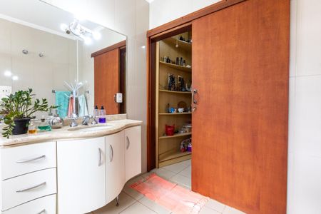 Casa à venda com 350m², 4 quartos e 4 vagas Casa à venda com 350m², 4 quartos e 4 vagasBanheiro da Suíte Master