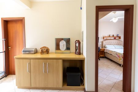 Casa à venda com 350m², 4 quartos e 4 vagas Casa à venda com 350m², 4 quartos e 4 vagasHall dos Quartos