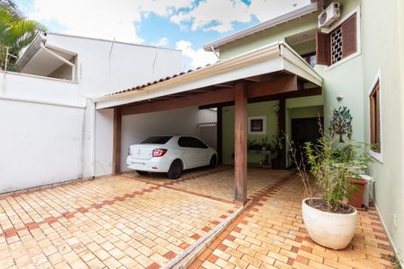 Casa à venda com 350m², 4 quartos e 4 vagas Casa à venda com 350m², 4 quartos e 4 vagasGaragem