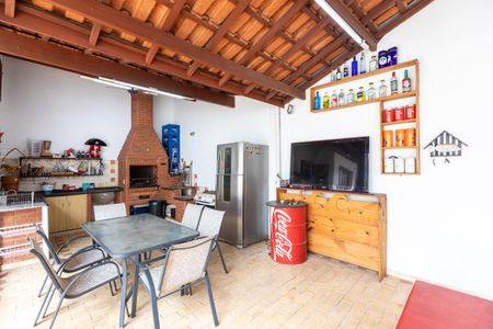 Casa à venda com 350m², 4 quartos e 4 vagas Casa à venda com 350m², 4 quartos e 4 vagasChurrasqueira