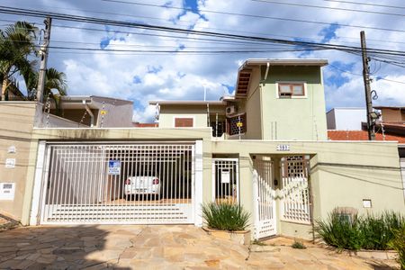 Casa à venda com 350m², 4 quartos e 4 vagas Casa à venda com 350m², 4 quartos e 4 vagasFachada da Casa