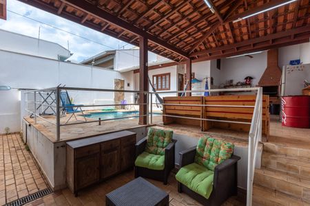 Casa à venda com 350m², 4 quartos e 4 vagas Casa à venda com 350m², 4 quartos e 4 vagasPiscina