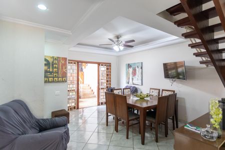 Casa à venda com 350m², 4 quartos e 4 vagas Casa à venda com 350m², 4 quartos e 4 vagasSala de Jantar