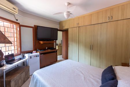 Casa à venda com 350m², 4 quartos e 4 vagas Casa à venda com 350m², 4 quartos e 4 vagasSuíte Master