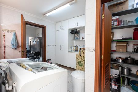 Casa à venda com 350m², 4 quartos e 4 vagas Casa à venda com 350m², 4 quartos e 4 vagasÁrea de Serviço