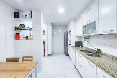 Apartamento para alugar com 176m², 3 quartos e 2 vagasCozinha 