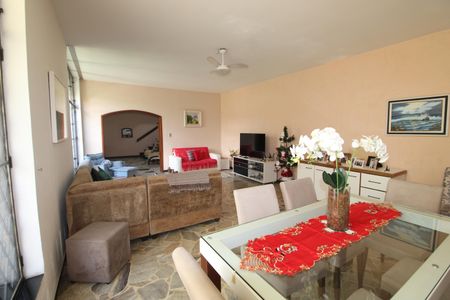 Casa à venda com 900m², 3 quartos e 7 vagasSala 3