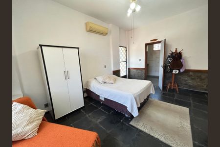 Casa à venda com 900m², 3 quartos e 7 vagasSuíte 3