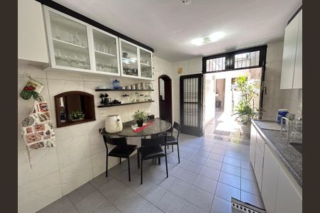 Casa à venda com 900m², 3 quartos e 7 vagasCozinha 1