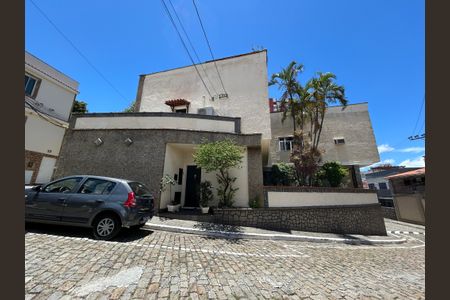 Casa à venda com 900m², 3 quartos e 7 vagasFachada