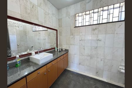 Casa à venda com 900m², 3 quartos e 7 vagasBanheiro da Suíte 3