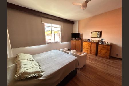 Casa à venda com 900m², 3 quartos e 7 vagasSuíte 1