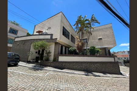 Casa à venda com 900m², 3 quartos e 7 vagasFachada