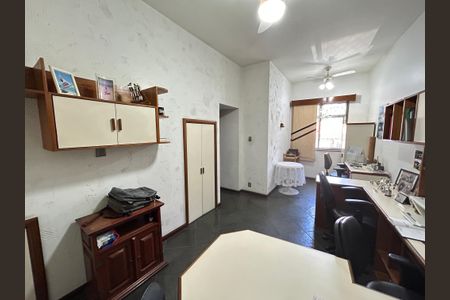 Casa à venda com 900m², 3 quartos e 7 vagasEscritório