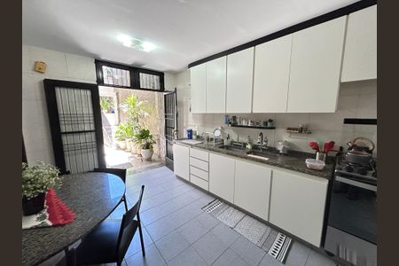 Casa à venda com 900m², 3 quartos e 7 vagasCozinha 1