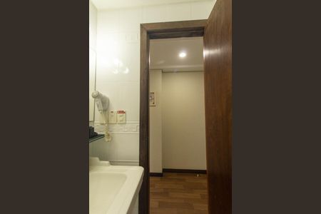 Banheiro Social de kitnet/studio para alugar com 1 quarto, 20m² em Centro, Pinhais