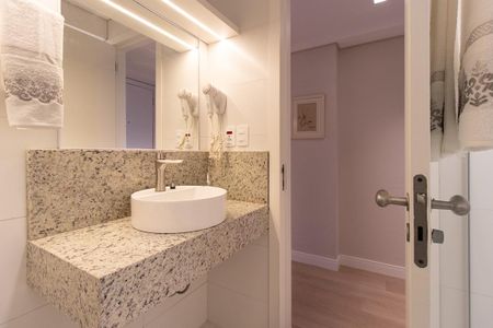 Banheiro de kitnet/studio para alugar com 1 quarto, 22m² em Centro, Pinhais