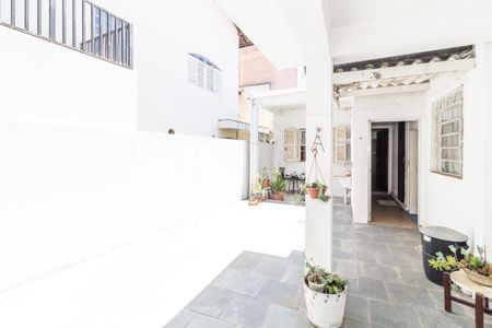 Casa à venda com 197m², 3 quartos e 4 vagasQuintal