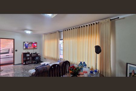 Casa à venda com 166m², 4 quartos e 5 vagasSala