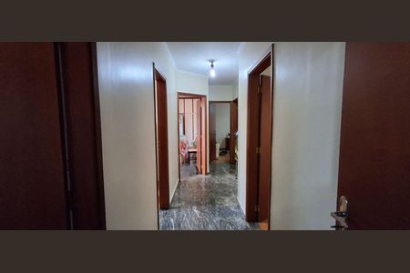 Casa à venda com 166m², 4 quartos e 5 vagasCorredor 