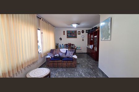 Casa à venda com 166m², 4 quartos e 5 vagasSala