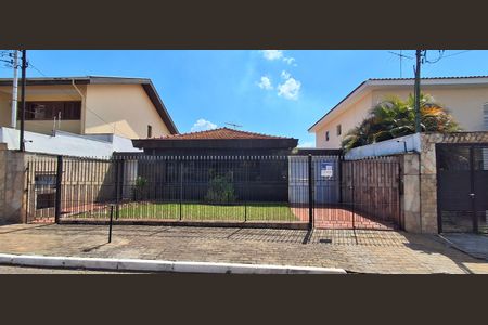 Casa à venda com 166m², 4 quartos e 5 vagasFachada 