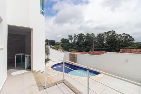 Casa à venda com 265m², 4 quartos e 4 vagasTerraço com Piscina