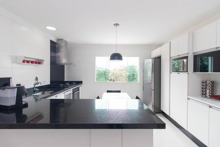 Casa à venda com 265m², 4 quartos e 4 vagasCozinha