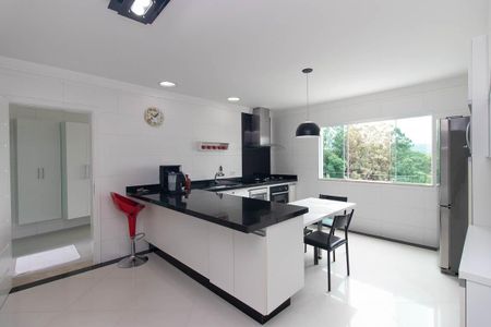 Casa à venda com 265m², 4 quartos e 4 vagasCozinha