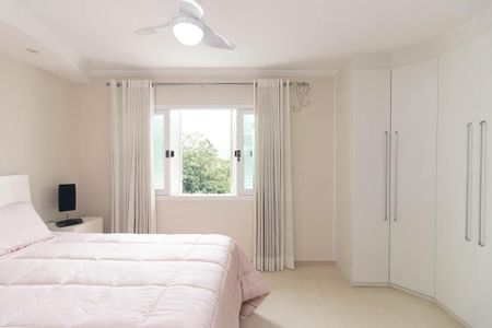 Casa à venda com 265m², 4 quartos e 4 vagasQuarto Suíte