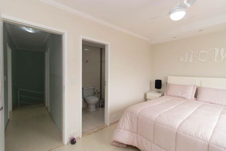Casa à venda com 265m², 4 quartos e 4 vagasQuarto Suíte